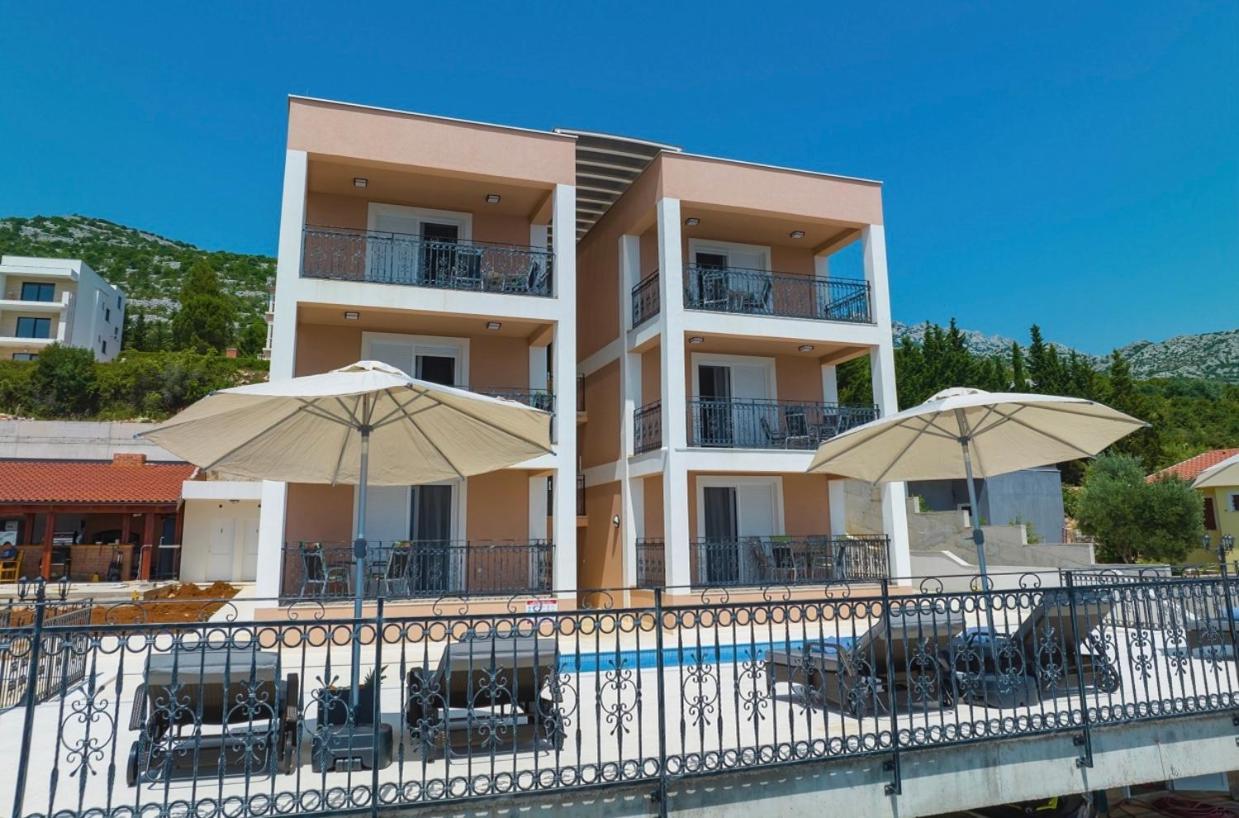 טריבני-קרושיצה Villa Tin Apartments מראה חיצוני תמונה